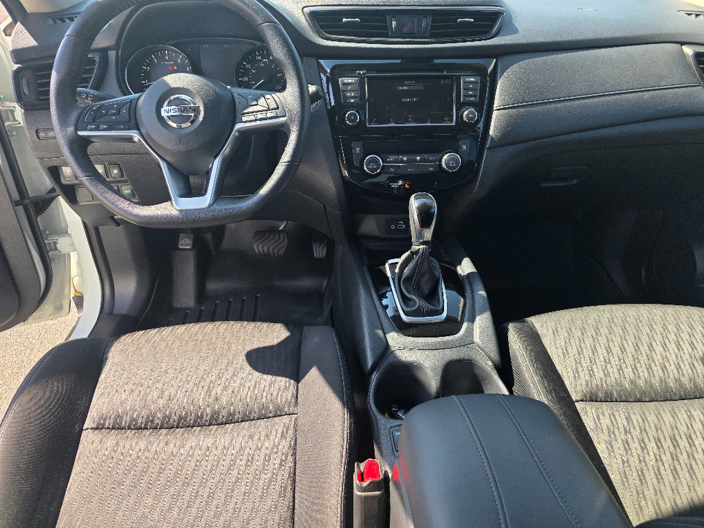 Used 2020 Nissan Rogue SV image 15