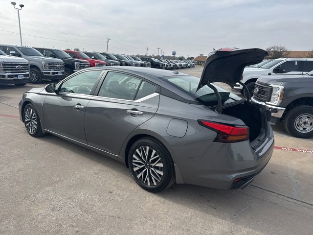 Used 2024 Nissan Altima 2.5 SV w/ SV Premium Package image 4