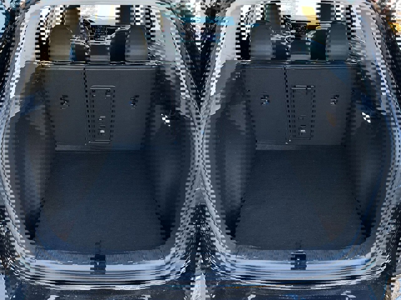 Used 2025 Volkswagen Taos SE image 17