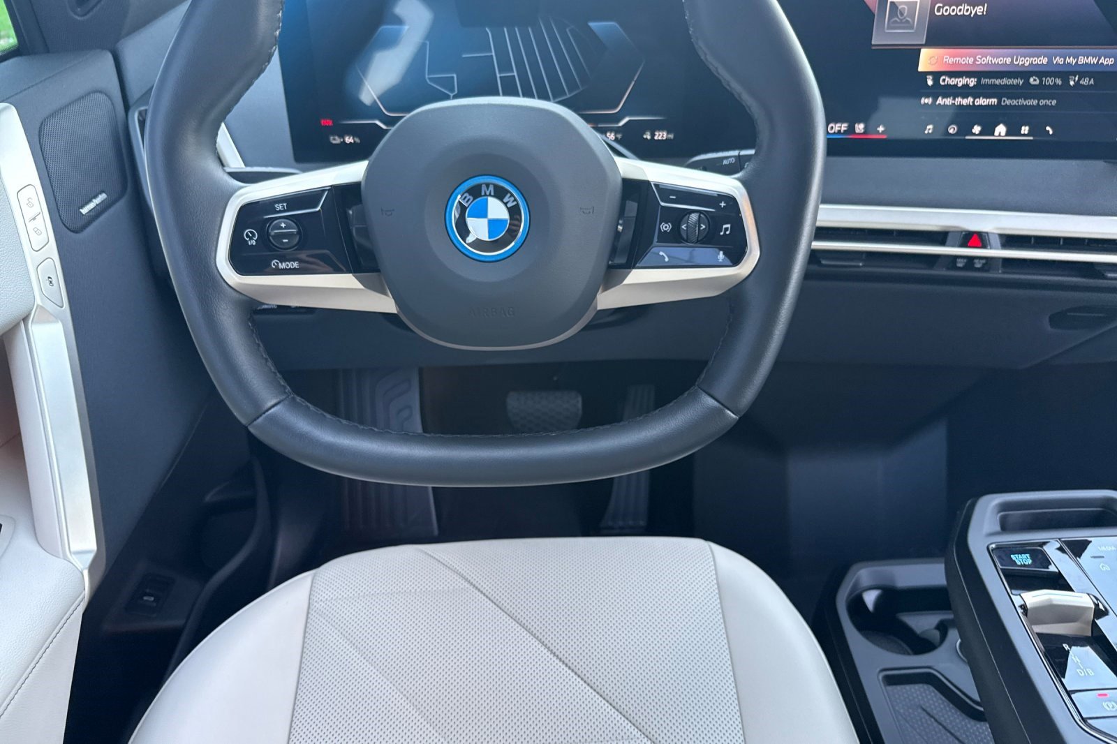 Used 2025 BMW iX xDrive50 w/ Premium Package image 18