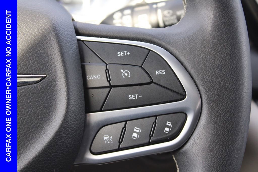 Used 2023 Chrysler Pacifica Touring-L image 32