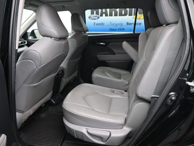 Used 2021 Toyota Highlander XLE image 11