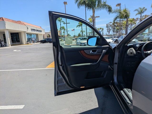 Used 2011 INFINITI FX50 AWD w/ Deluxe Touring Pkg image 13