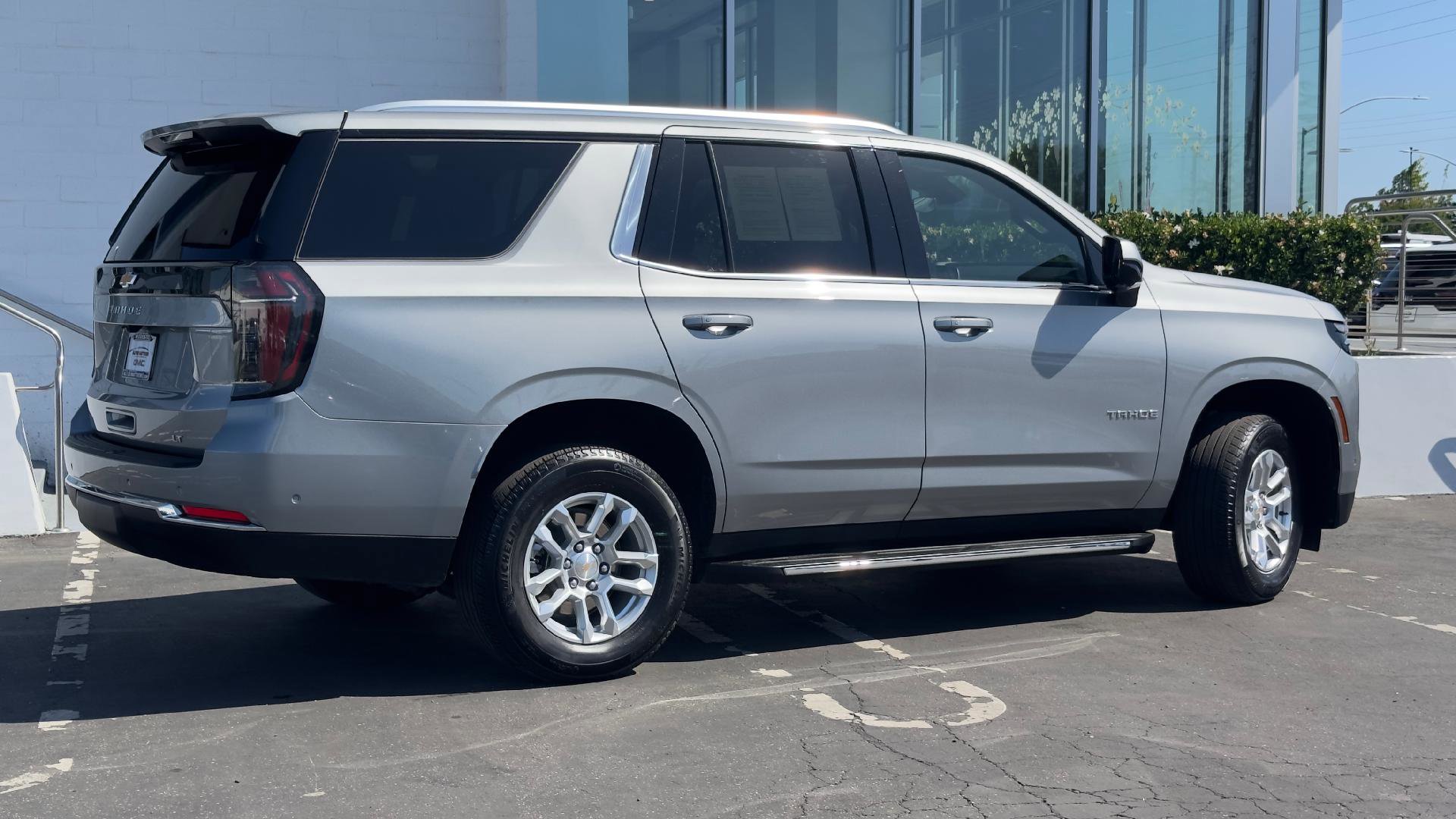Used 2025 Chevrolet Tahoe LT AWD/4WD image 4