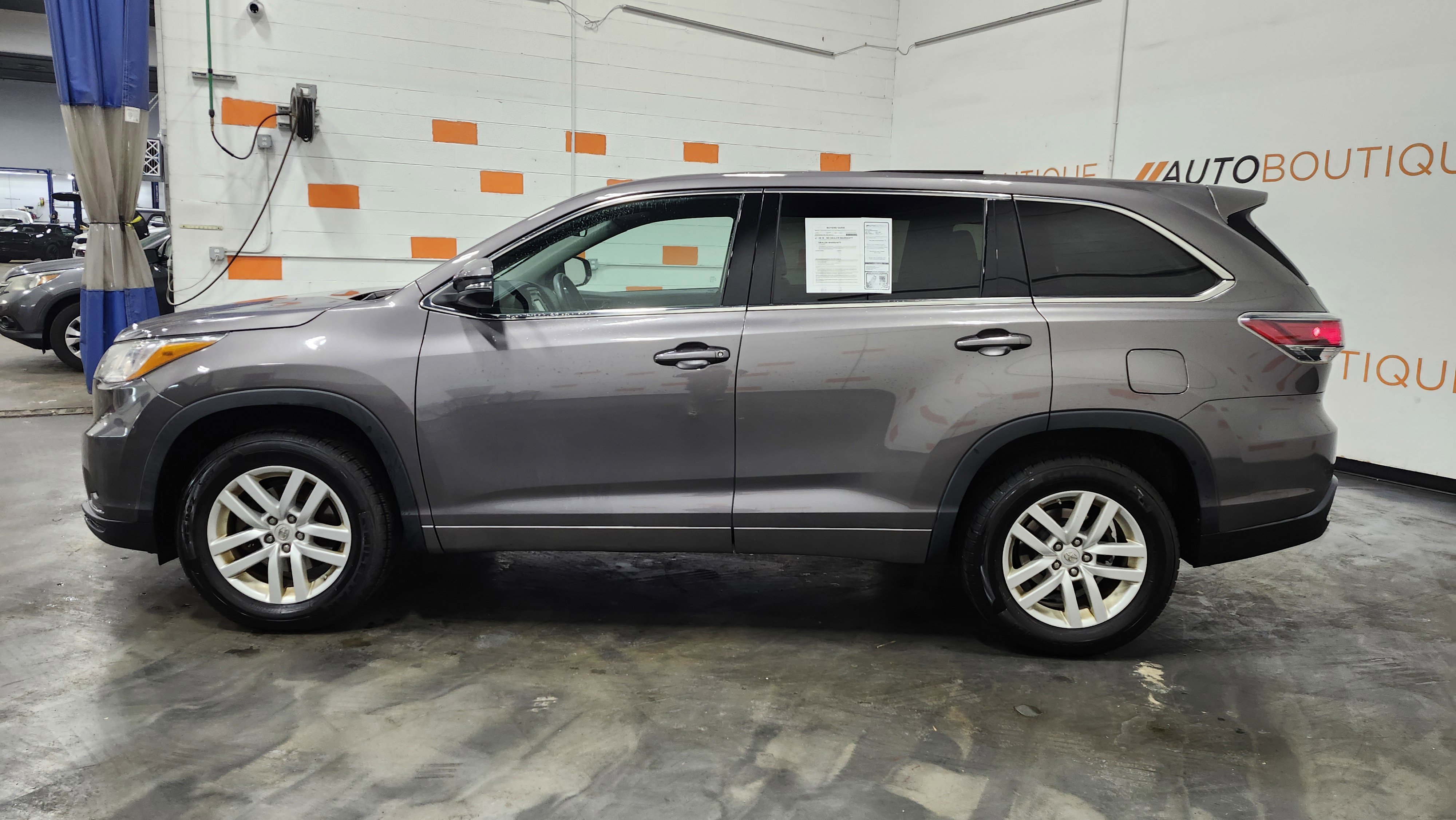 Used 2015 Toyota Highlander LE image 11