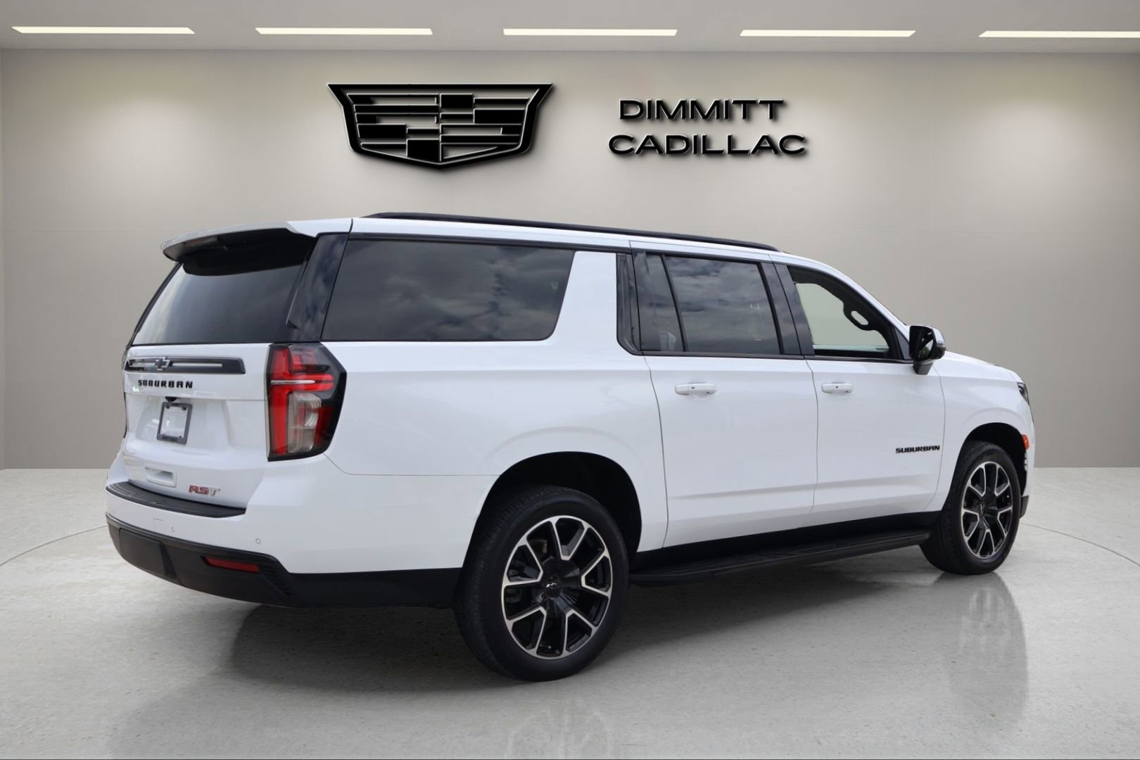 Used 2023 Chevrolet Suburban RST w/ Luxury Package RWD image 5