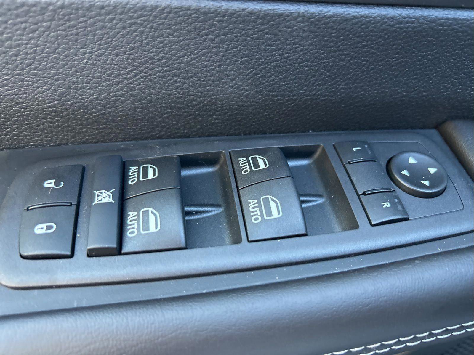 New 2026 Chrysler Pacifica Select image 11