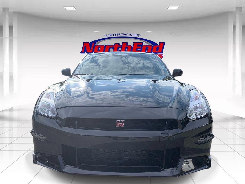 Used 2024 Nissan GT-R Premium w/ Floor Mat Package AWD/4WD image 4