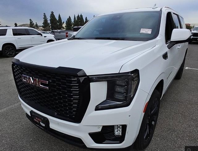 Used 2023 GMC Yukon XL Denali AWD/4WD image 3