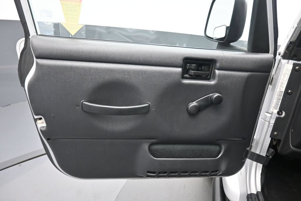 Used 2006 Jeep Wrangler Unlimited AWD/4WD image 9