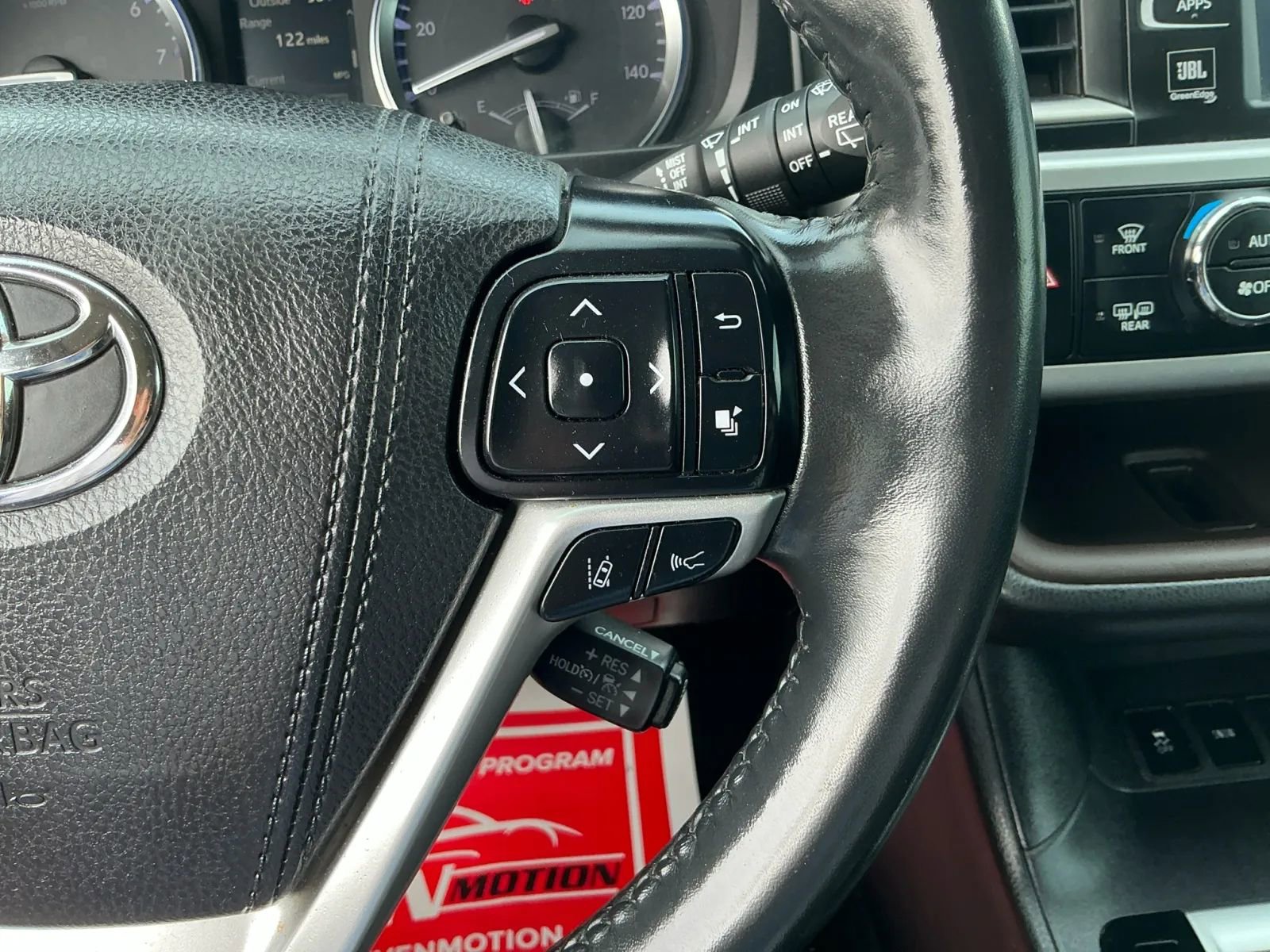 Used 2018 Toyota Highlander Limited image 28