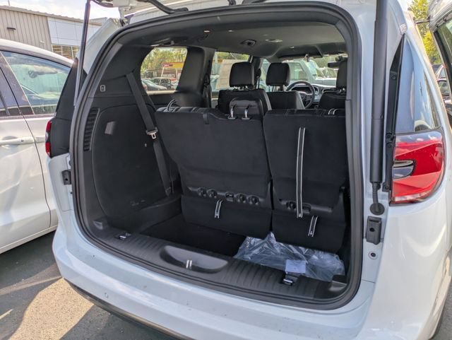 New 2026 Chrysler Pacifica Select w/ S Appearance Package FWD image 33