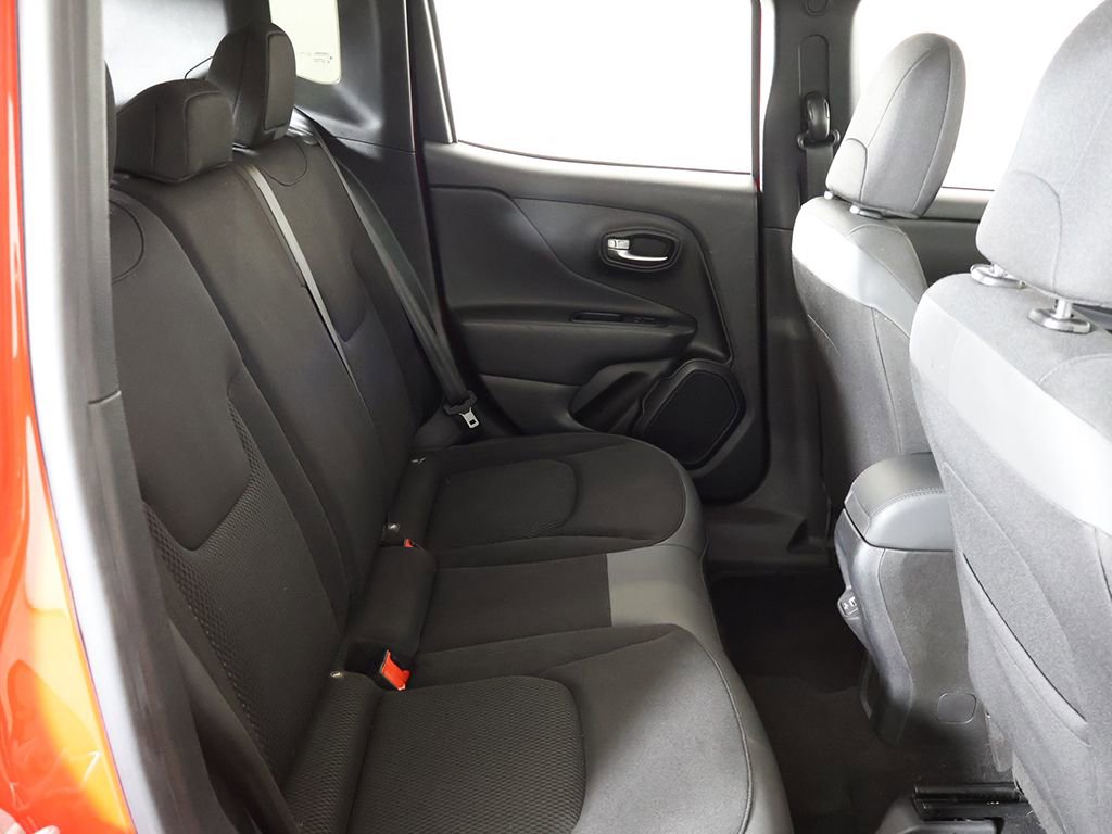 Used 2020 Jeep Renegade Altitude FWD image 28