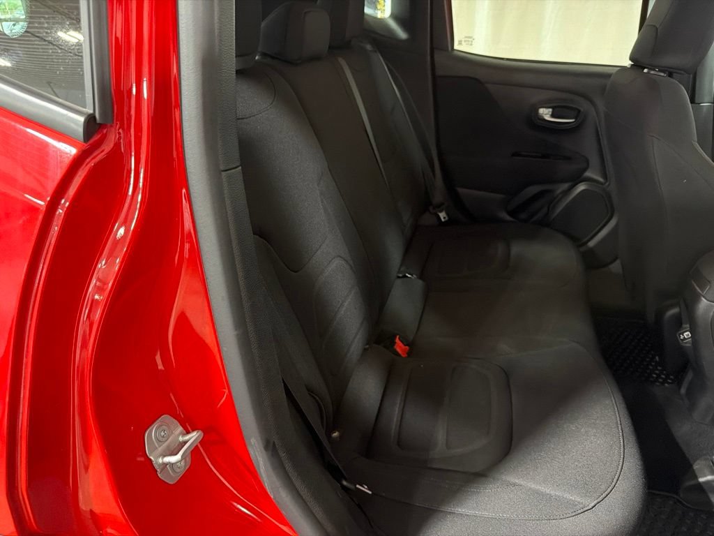 Used 2020 Jeep Renegade Latitude w/ Cold Weather Group AWD/4WD image 19