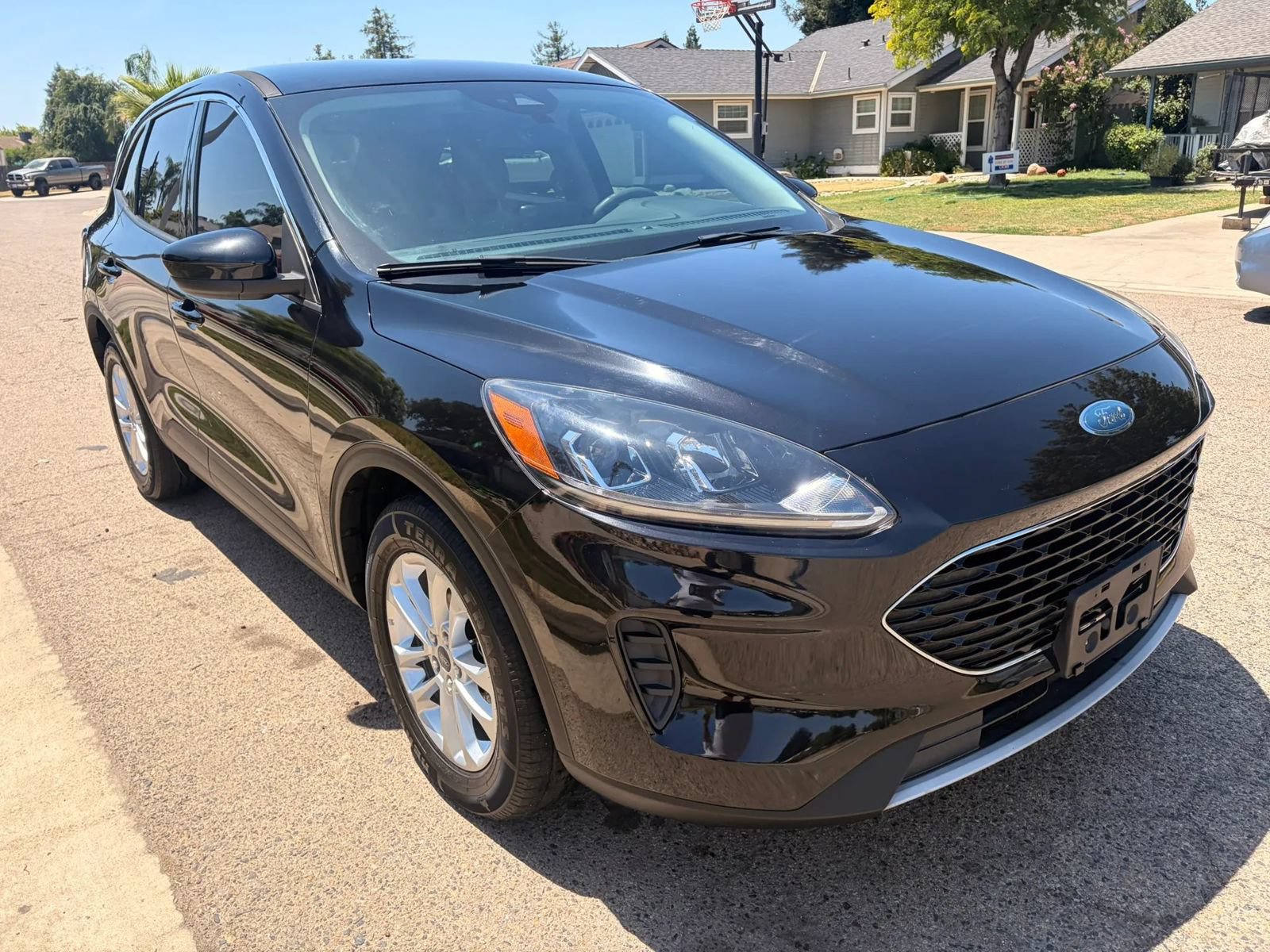 Used 2020 Ford Escape SE FWD image 1