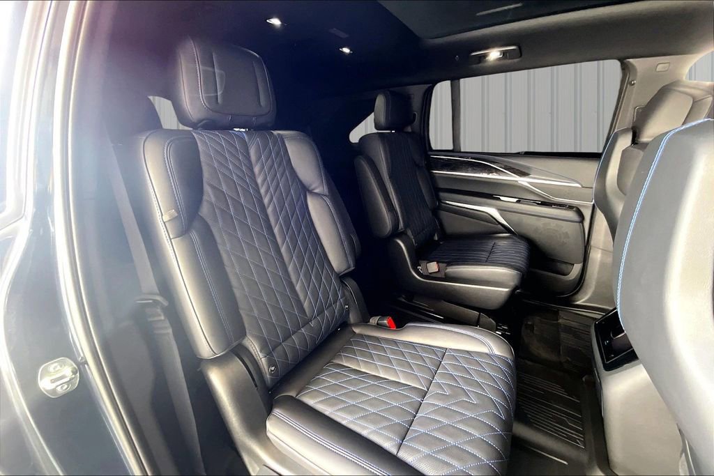 Used 2026 Cadillac Escalade IQ Sport 1 w/ LPO, ONYX Package AWD/4WD image 20