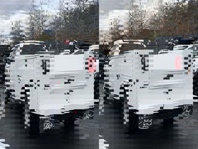 New 2026 Ford F550 4x4 Crew Cab image 4