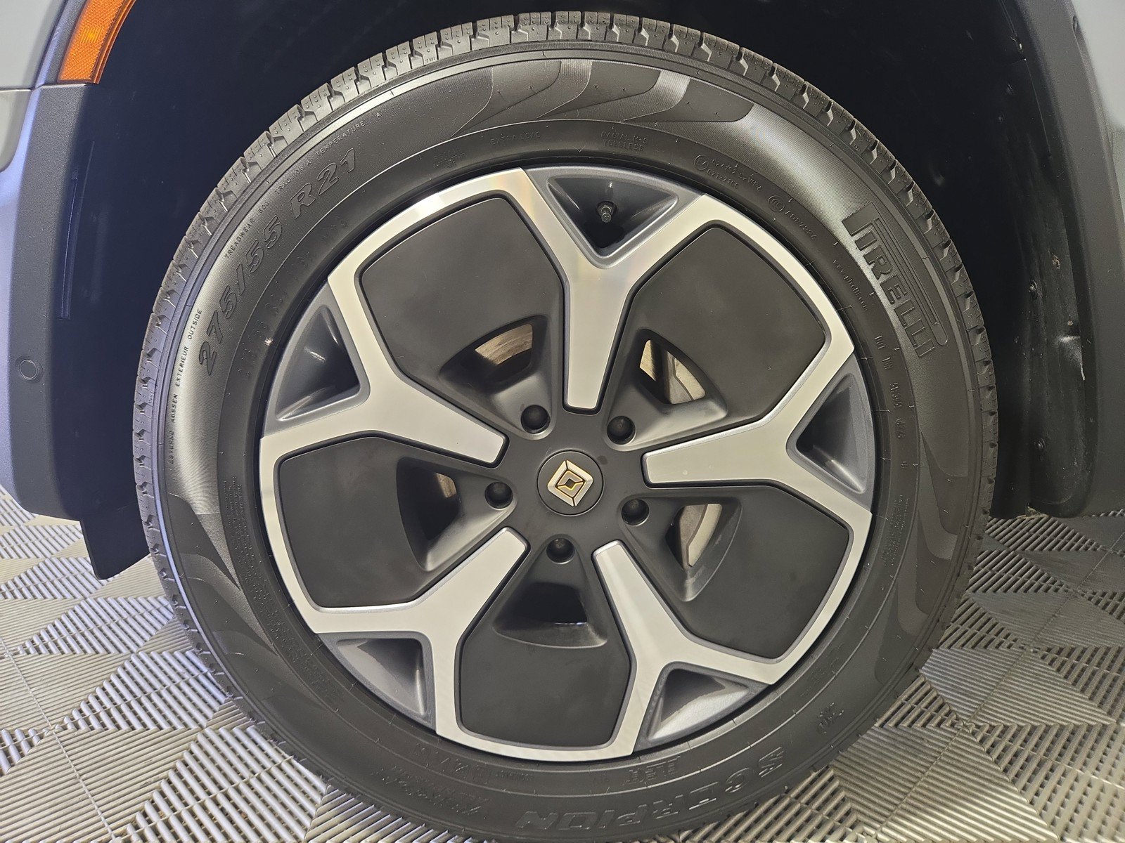 Used 2024 Rivian R1S Adventure AWD/4WD image 9