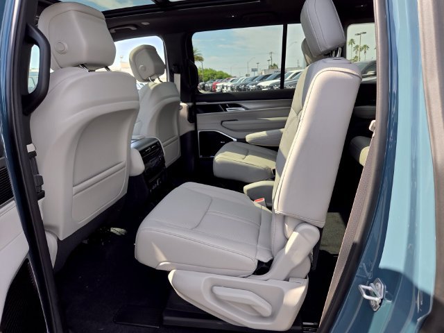 New 2026 Jeep Grand Wagoneer Limited w/ Premium Group II AWD/4WD image 11