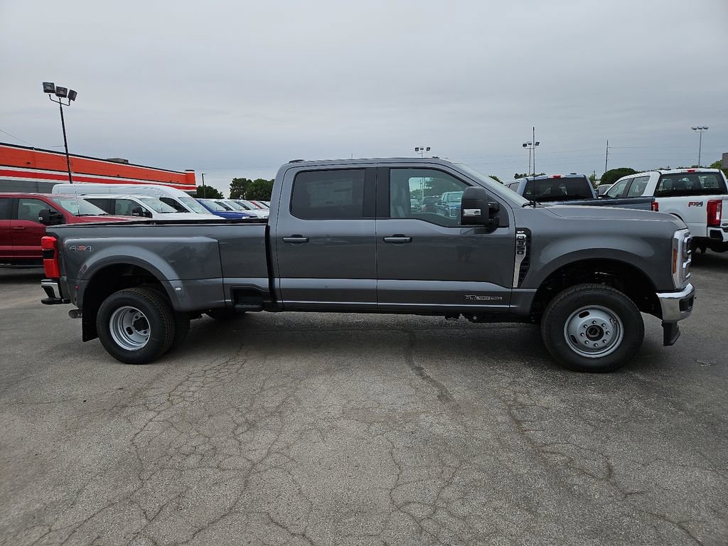 New 2026 Ford F350 XLT w/ XLT Premium Package AWD/4WD image 14