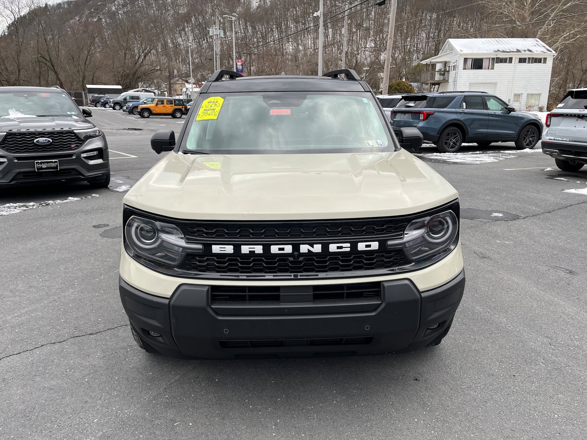 Used 2025 Ford Bronco Sport Outer Banks w/ Outer Banks Tech Package+ image 2