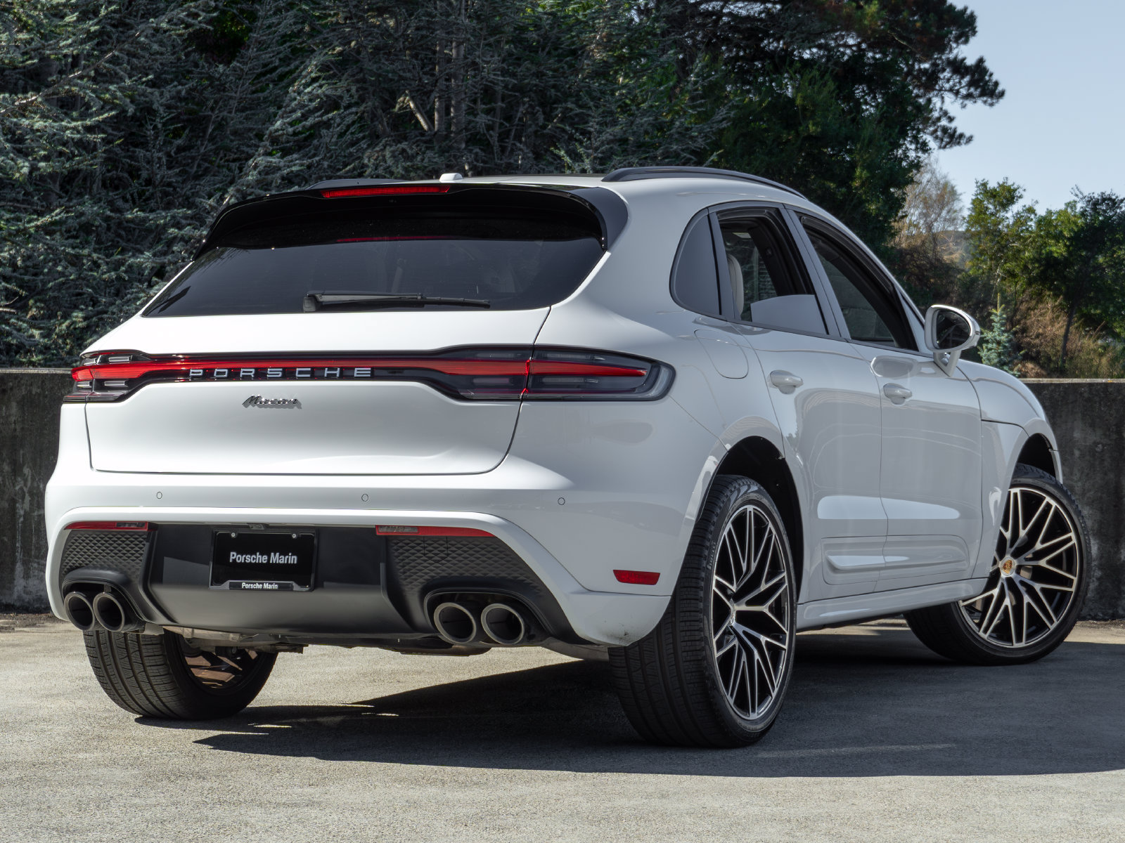 Certified 2025 Porsche Macan AWD/4WD image 11