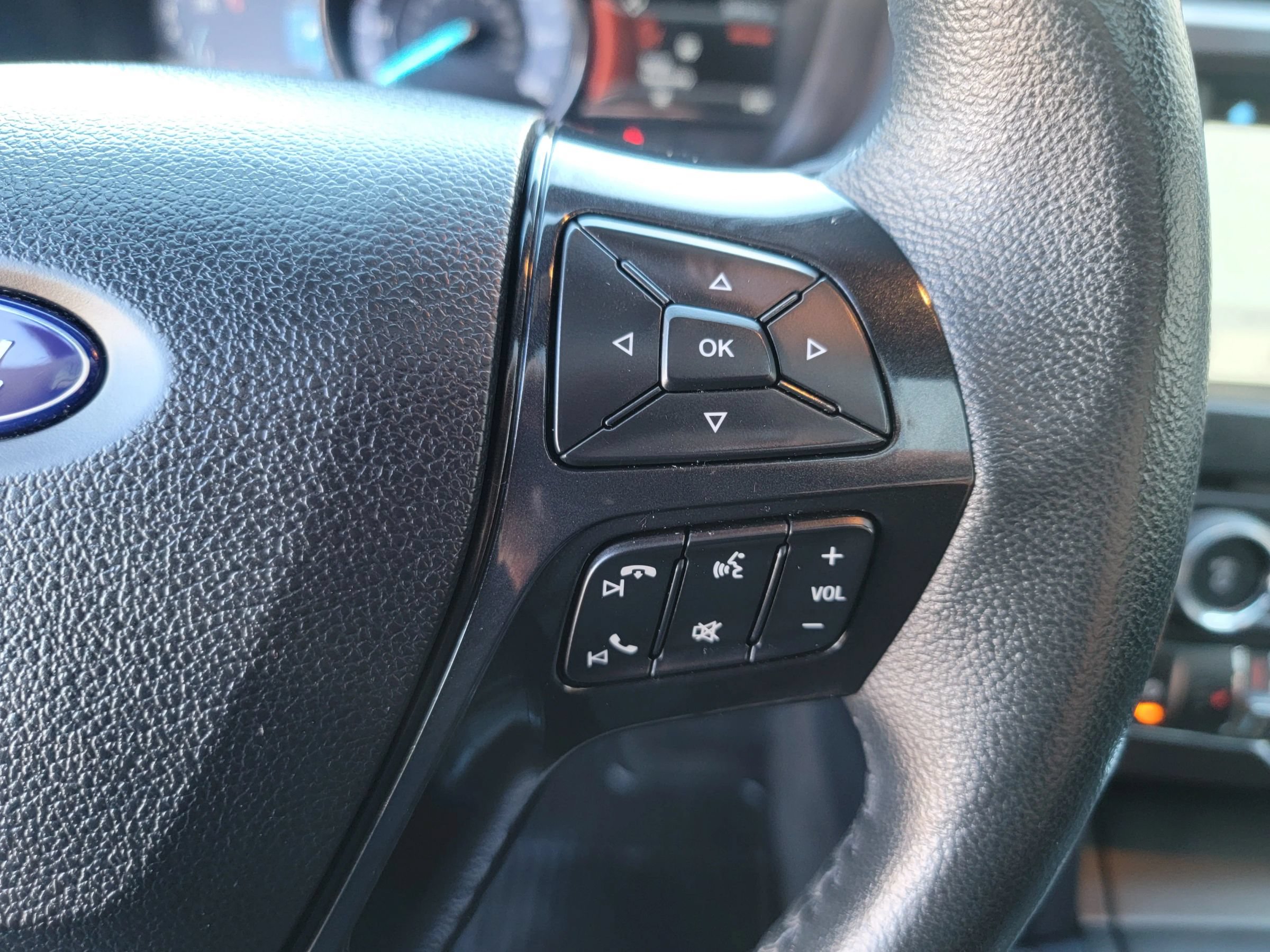 Used 2017 Ford Explorer XLT w/ Equipment Group 202A AWD/4WD image 29