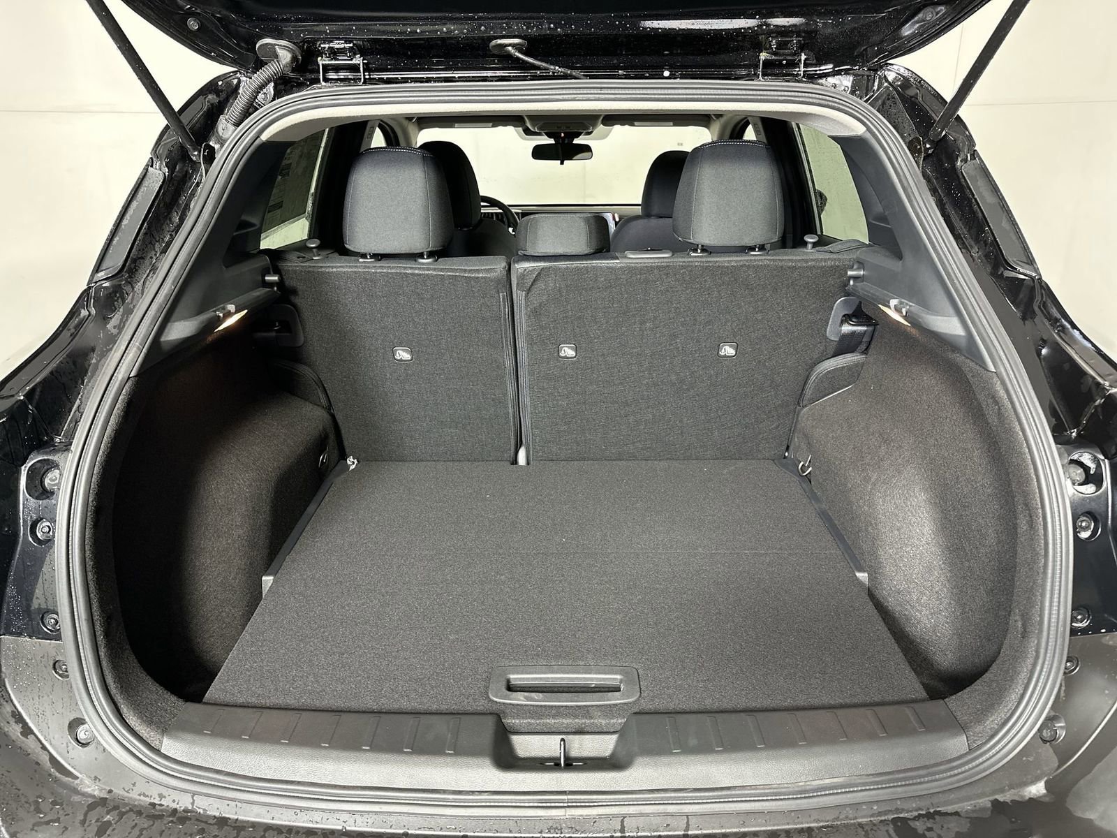New 2026 Nissan Kicks SV w/ SV Premium Package FWD image 25