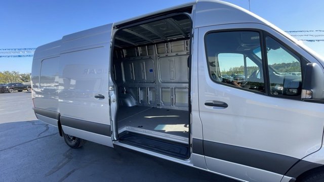 Used 2024 Mercedes-Benz Sprinter 2500 image 6