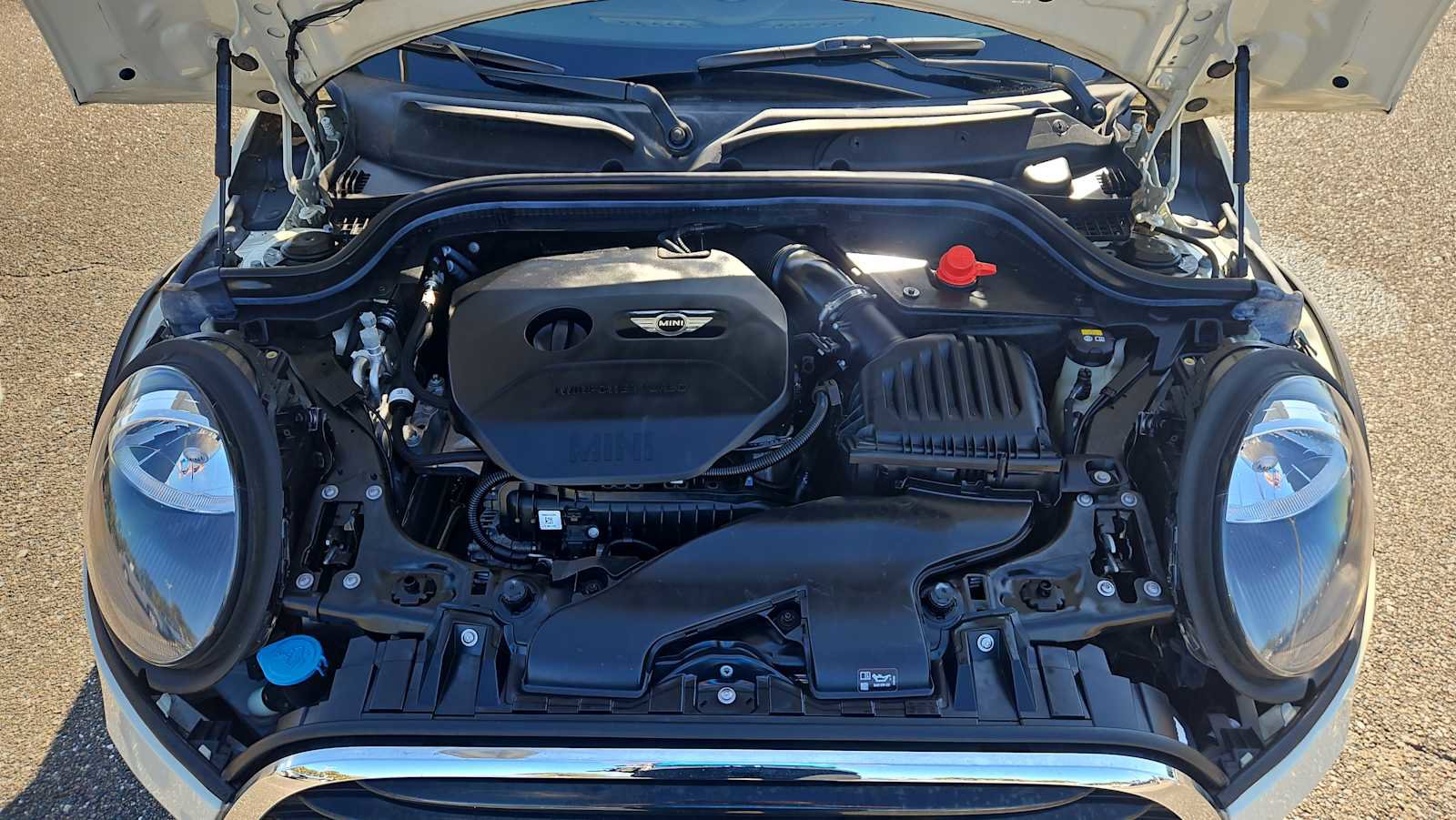 Used 2019 MINI Cooper 2-Door Hardtop image 18