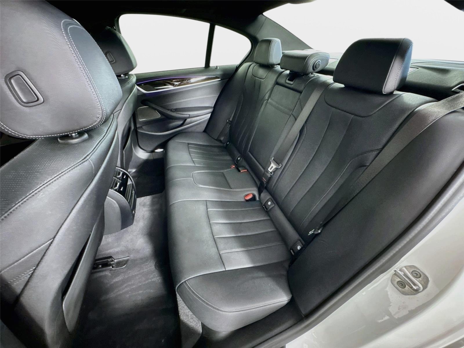 Used 2021 BMW 530i w/ Premium Package RWD image 24