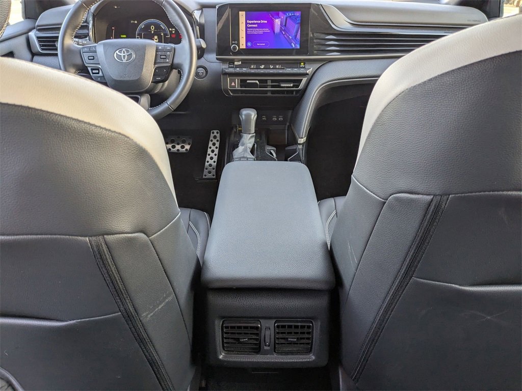Used 2025 Toyota Camry SE image 31