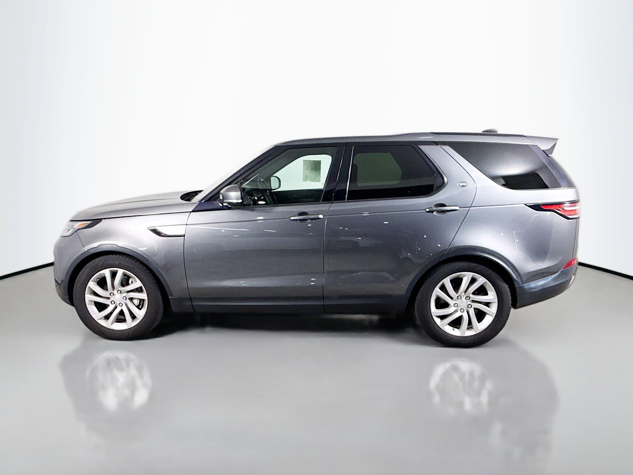 Used 2018 Land Rover Discovery HSE image 6