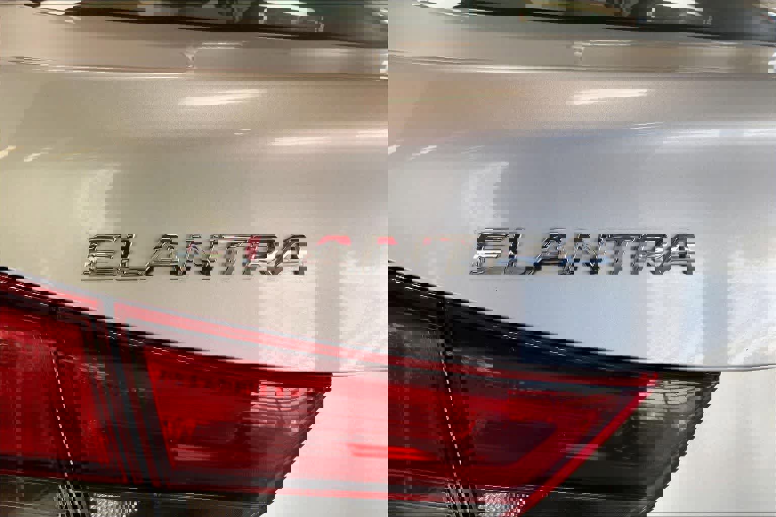 Used 2016 Hyundai Elantra SE image 7