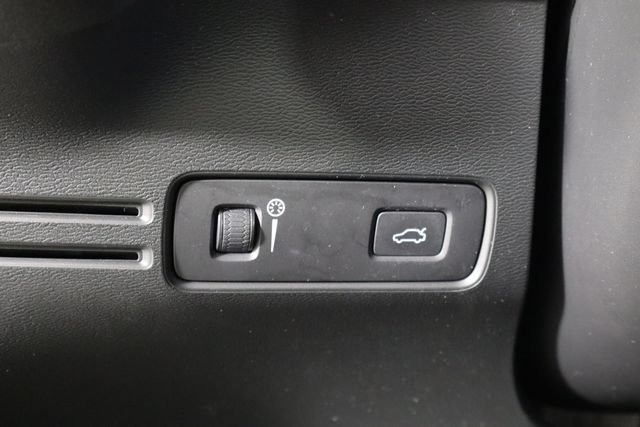 Used 2019 Volvo XC40 T5 Inscription AWD/4WD image 21