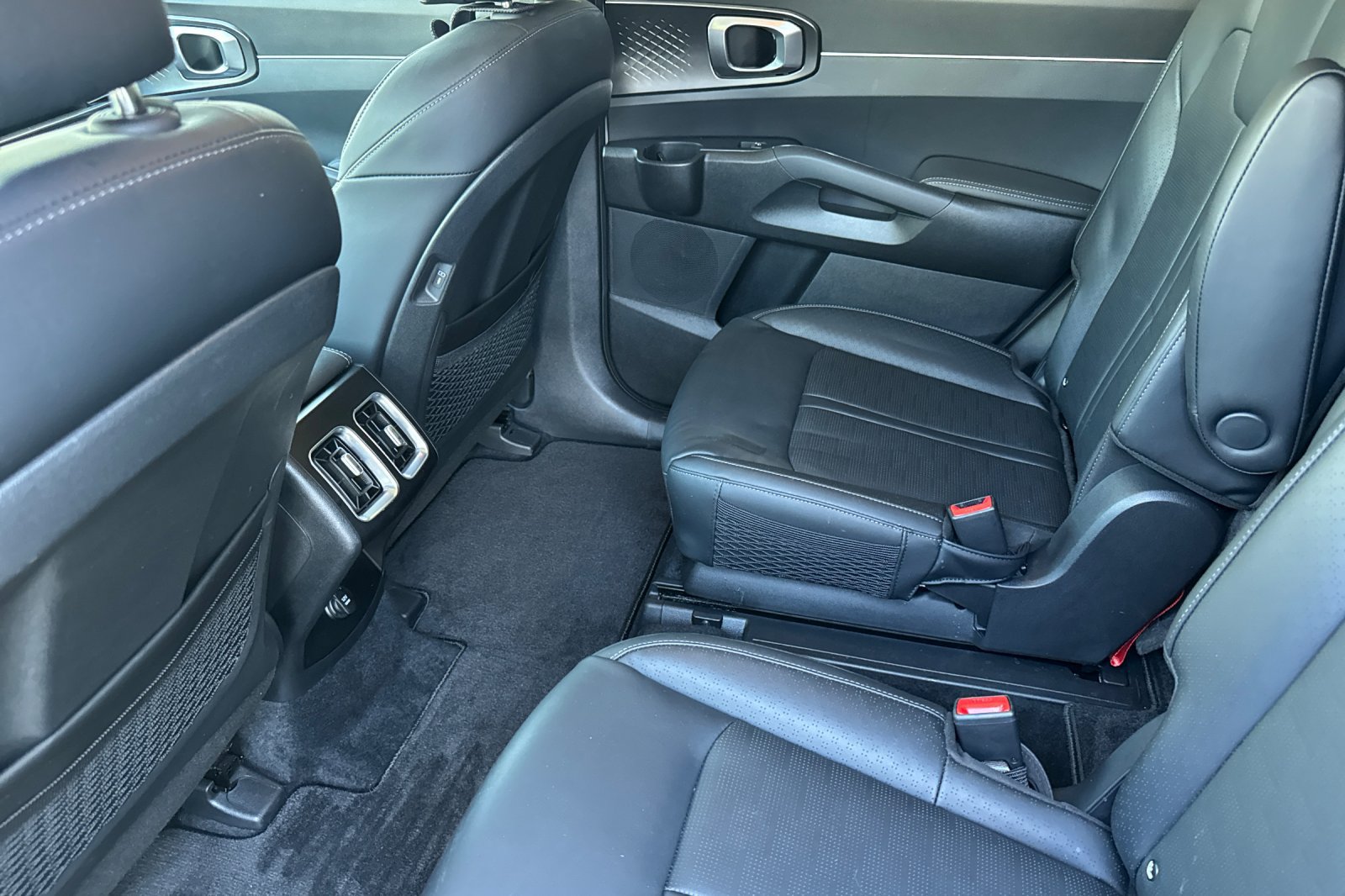 Used 2025 Kia Sorento EX AWD/4WD image 12