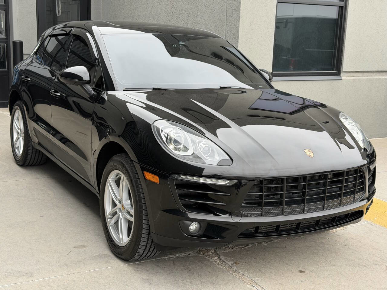 Used 2018 Porsche Macan Base AWD 4dr SUV image 7