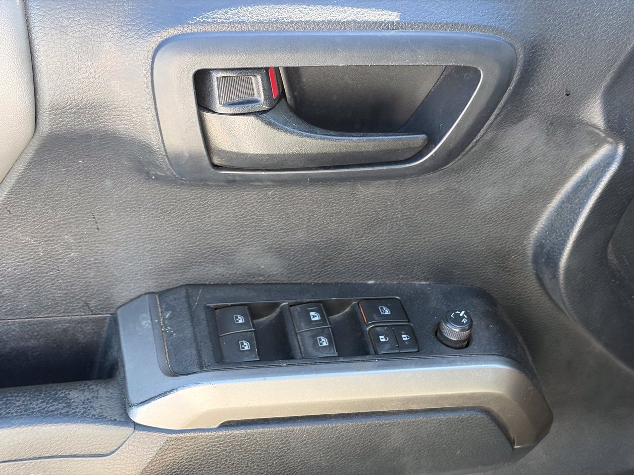 Used 2019 Toyota Tacoma SR5 RWD image 5