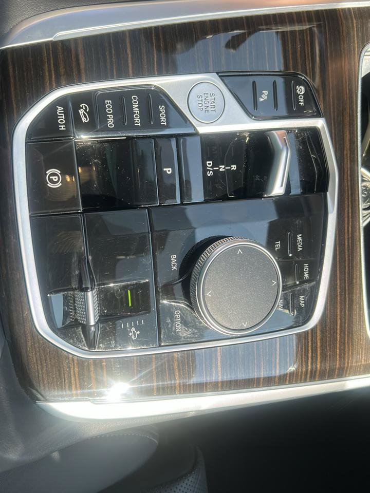 Used 2024 BMW X7 xDrive40i w/ M Sport Package AWD/4WD image 22