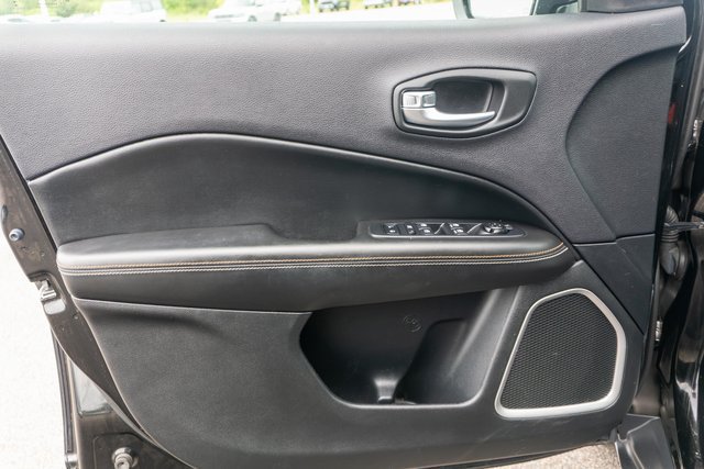 Used 2019 Jeep Compass Latitude AWD/4WD image 17