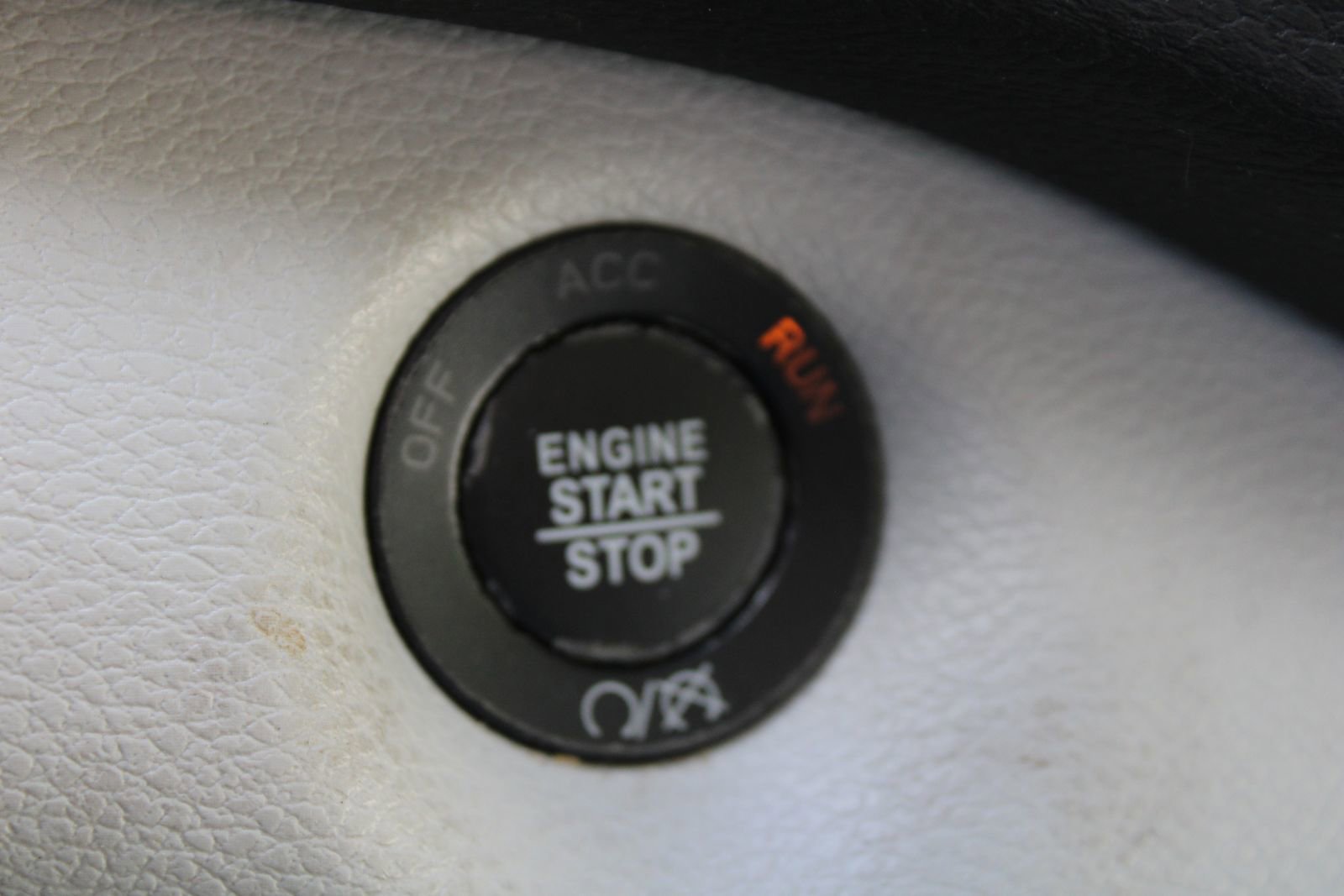 Used 2019 Jeep Cherokee Limited w/ Technology Group image 34