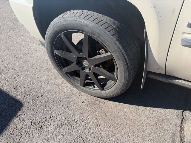 Used 2014 Cadillac Escalade Luxury image 10