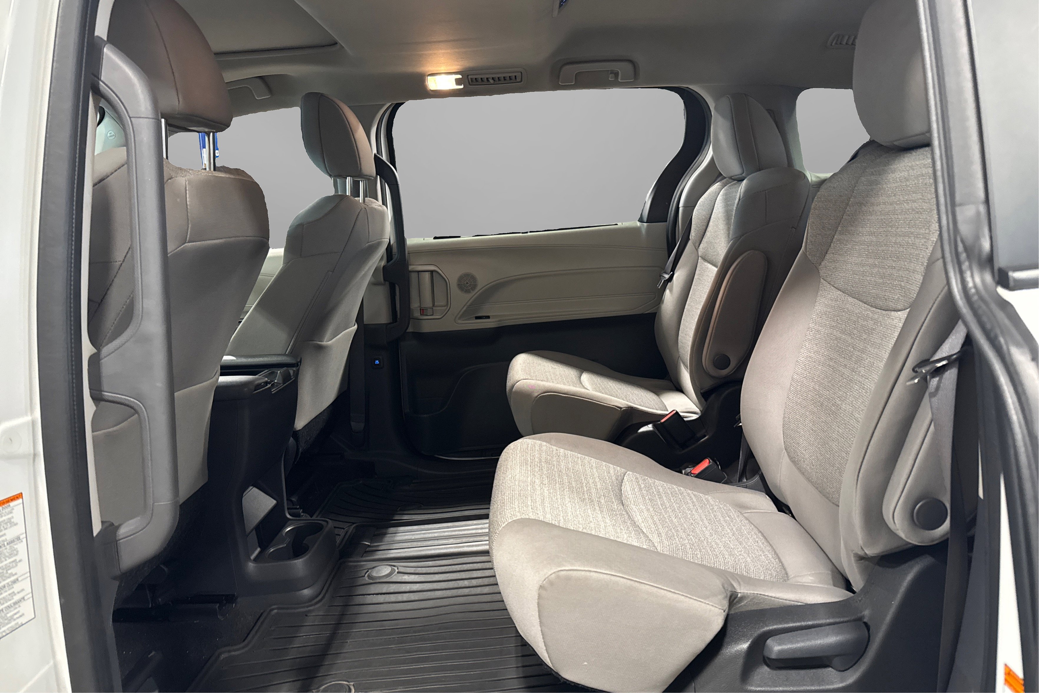 Used 2024 Toyota Sienna LE image 36