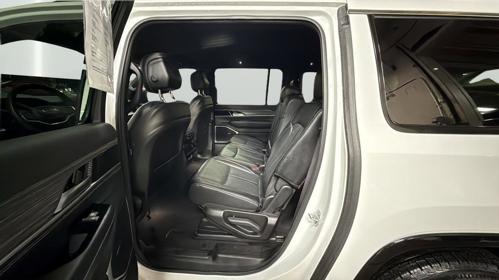 Used 2024 Jeep Wagoneer L Series III w/ Flexible Seating Group image 30