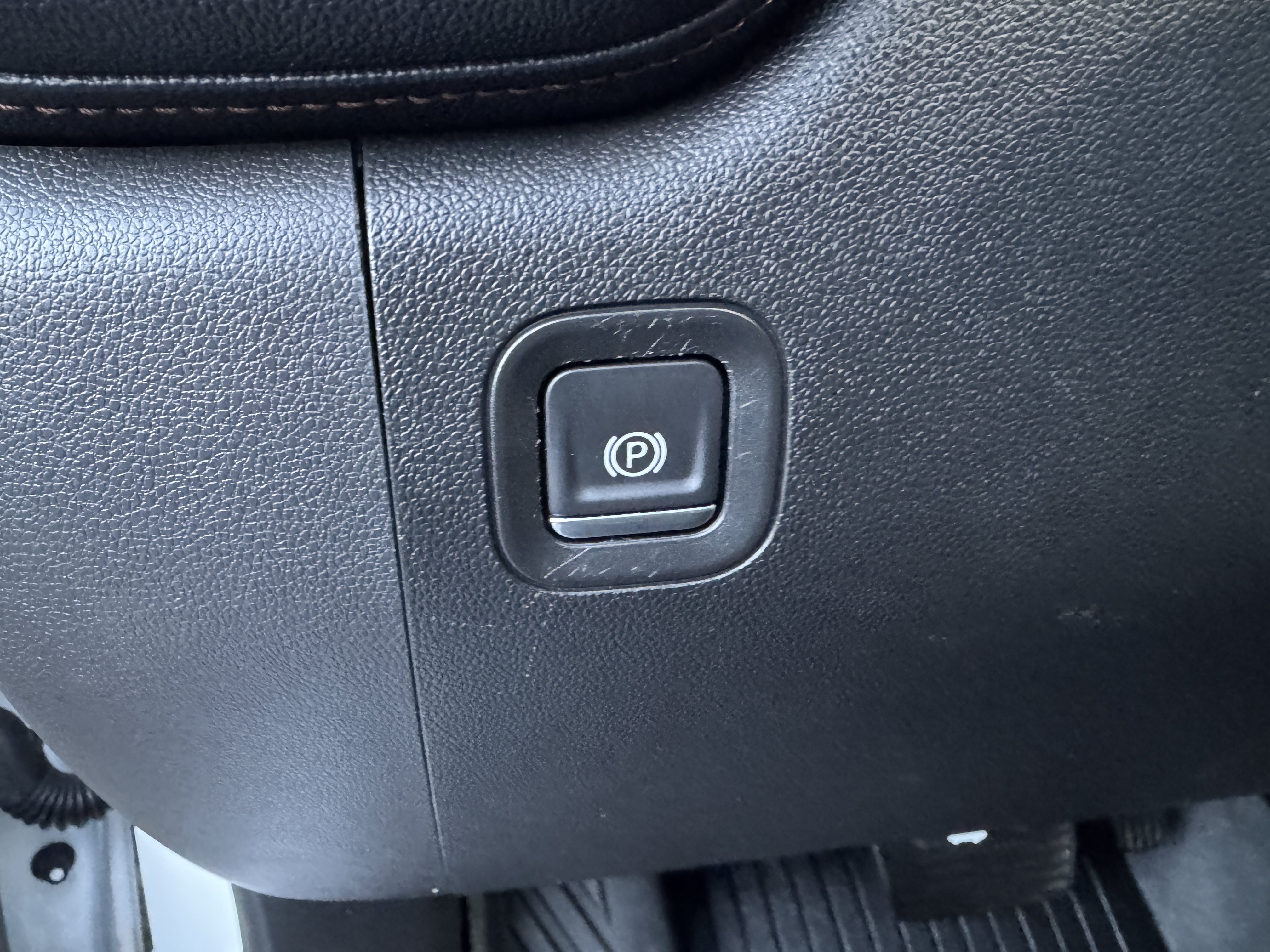 Used 2020 GMC Sierra 1500 AT4 w/ AT4 Premium Package AWD/4WD image 34