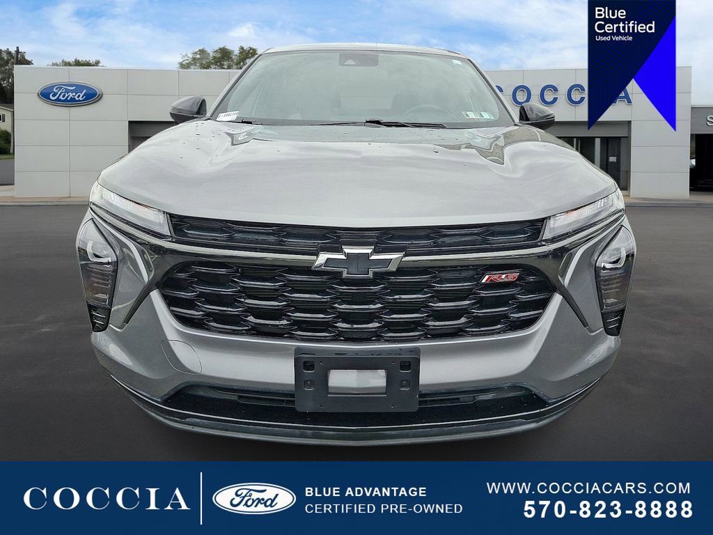 Used 2024 Chevrolet Trax RS w/ Driver Confidence Package image 2