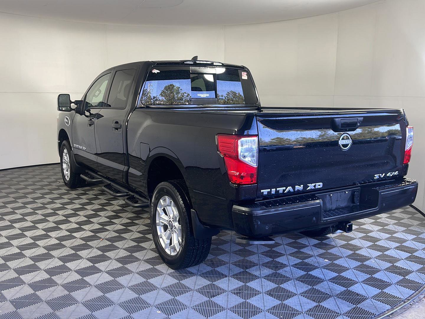 Used 2024 Nissan Titan SV w/ SV Convenience Package image 7