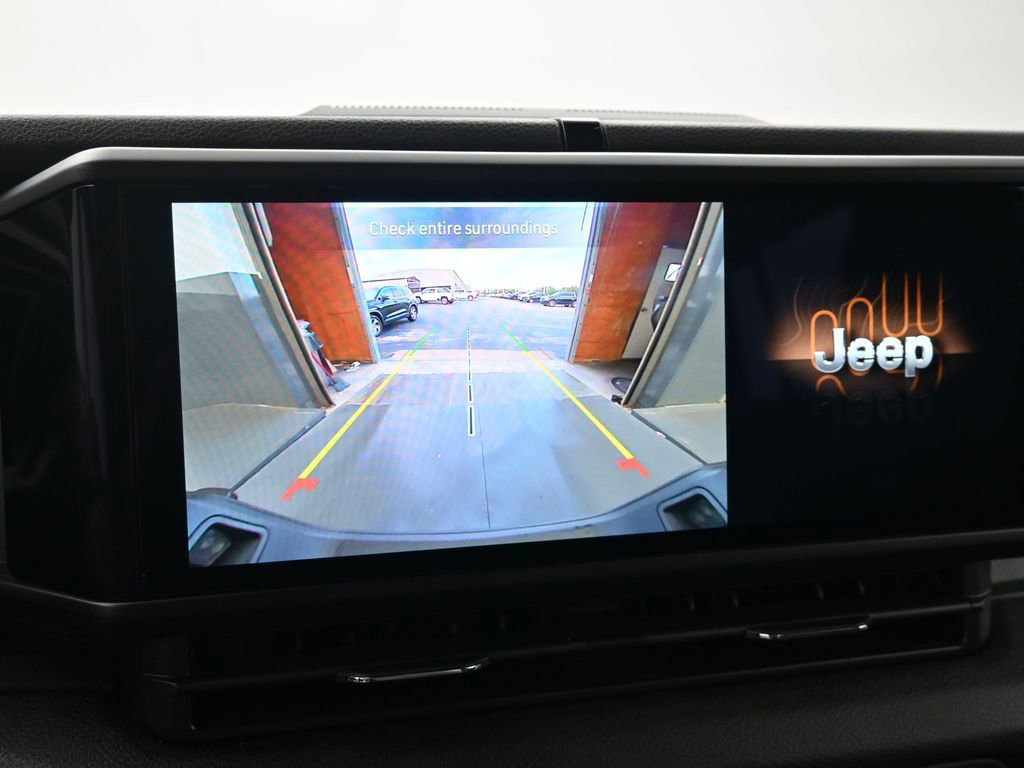 Used 2025 Jeep Gladiator Sport image 30