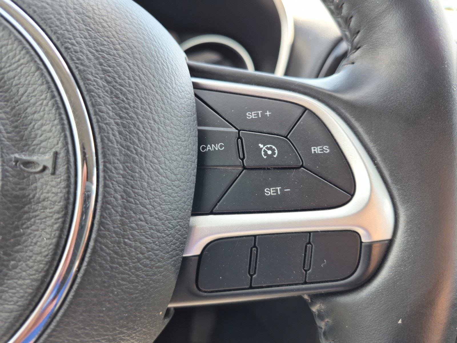 Used 2019 Jeep Compass Latitude FWD image 25