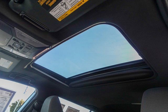 Used 2022 Toyota RAV4 SE image 26